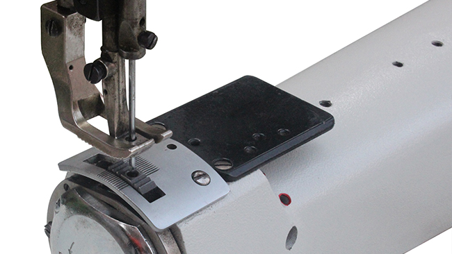 250*210mm 550W 81mm Cylinder Bed Lockstitch Sewing Machine 1